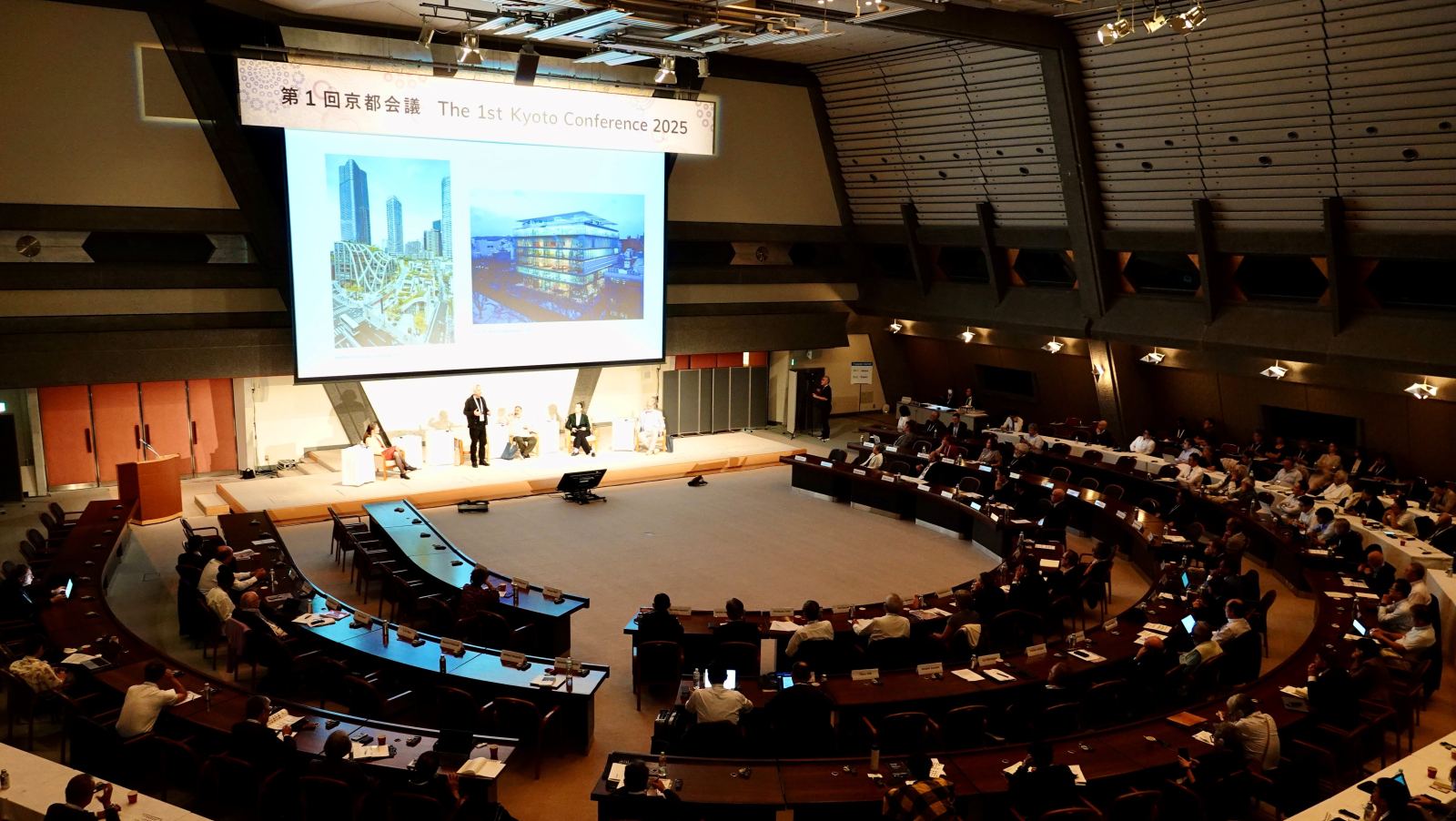 The Nikkei and Asahi Shinbun feature Wiebke Denecke’s call for Social Renewal through the Humanities and Arts and Reflections on AI at the First Kyoto Conference